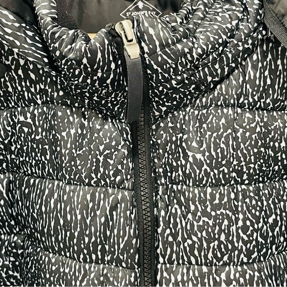 St John’s Bay Women’s Plus Size 3X Black & White Puffer Jacket With Hood - Picture 5 of 11